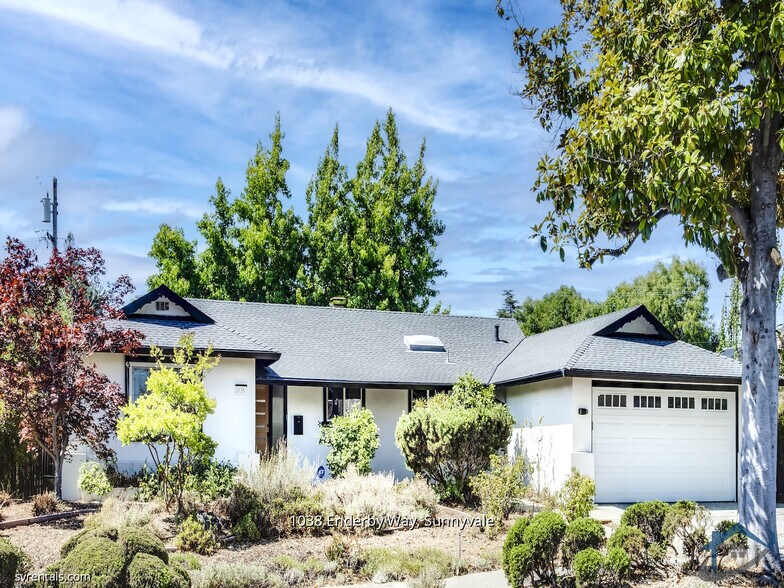 Primary Photo - 1038 Enderby Way
