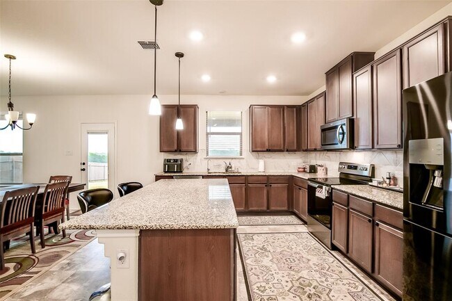 Building Photo - 1924 Stringer Pass