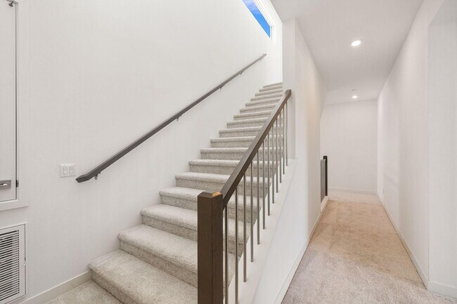 Building Photo - 928 Galaxy Dr