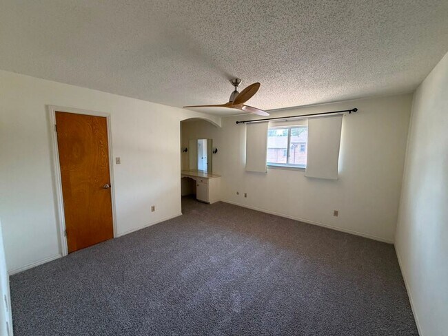 Building Photo - 5819 Sandhurst Ln