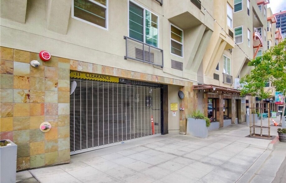 Building Photo - 1435 India St