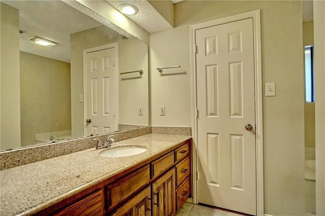 Building Photo - 5705 Royal Club Dr