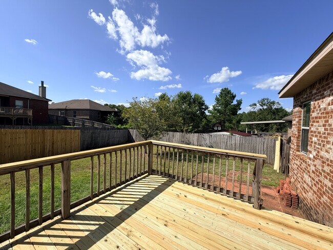 Building Photo - 2492 Bentridge Dr W