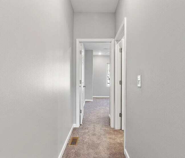 Building Photo - 1754 Georges Ln
