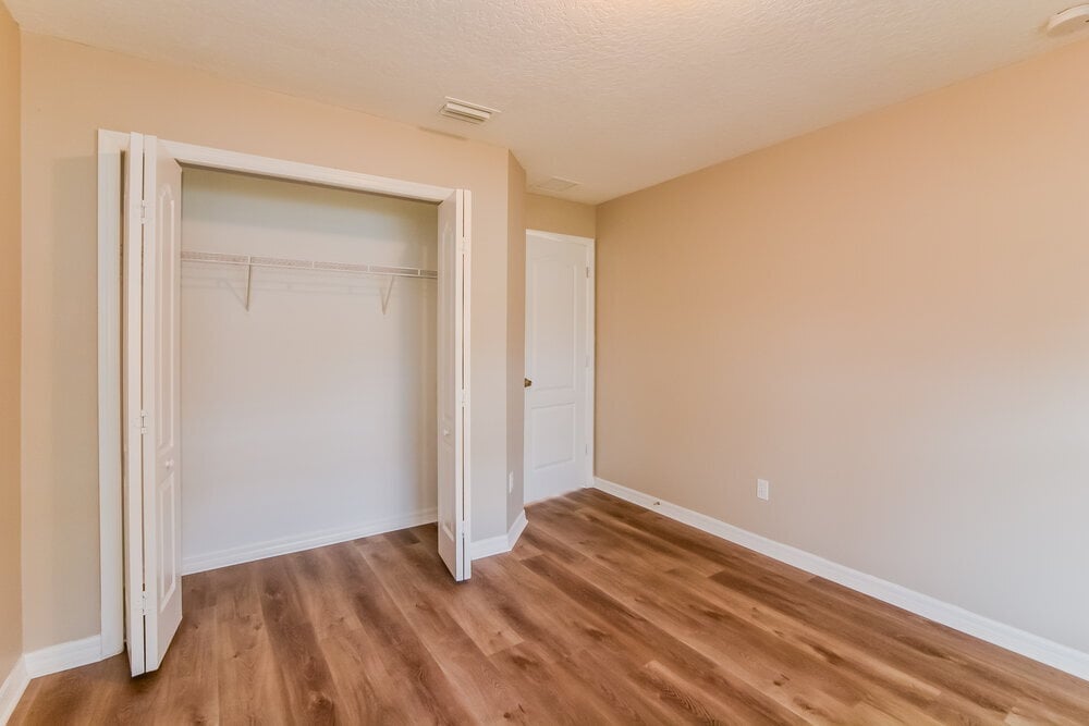 Building Photo - 2701 Athens Dr