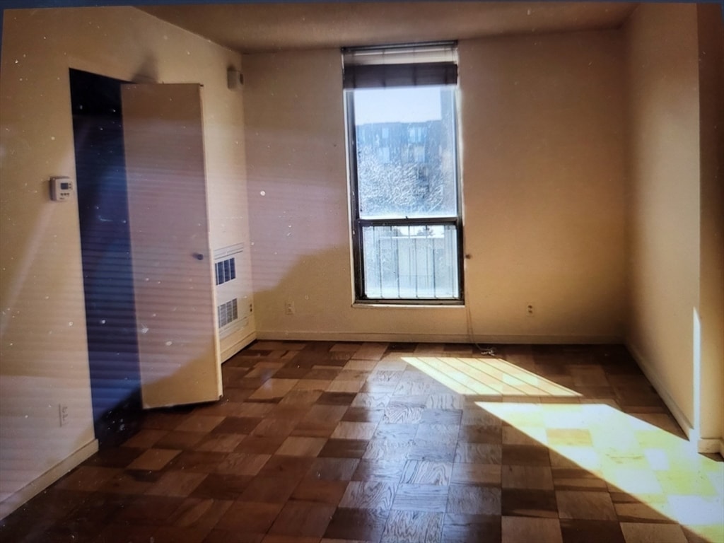 Building Photo - 77 Pond Ave