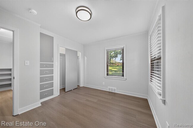 Building Photo - 2079 Klingensmith Rd