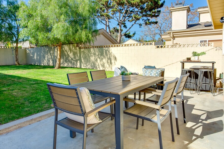 Building Photo - 8345 Westlawn Ave