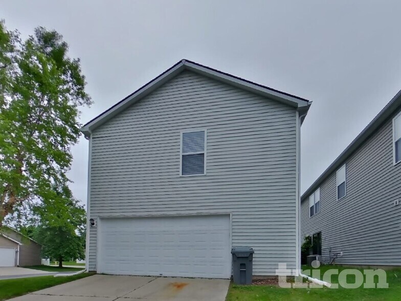 Building Photo - 10152 Golden Dr