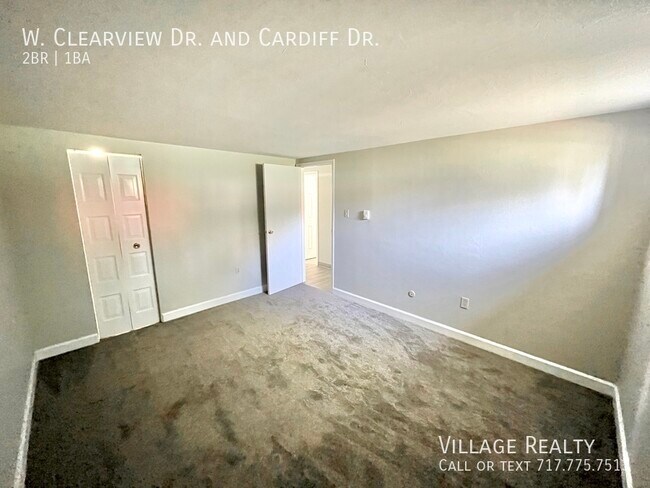 Building Photo - 81 W Clearview Dr