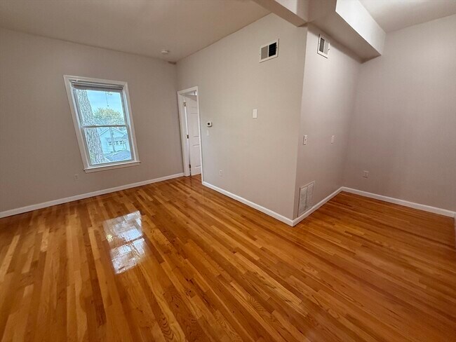 Building Photo - 15 Adams St