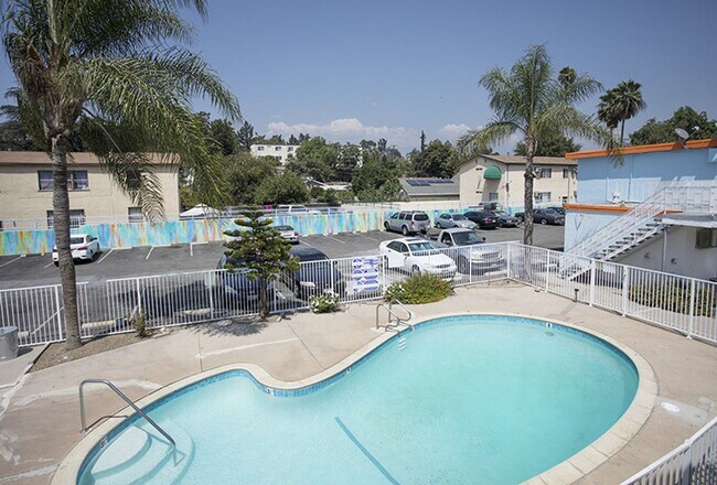 Building Photo - Newly Renovated 1 and 2 Bedroom apartments