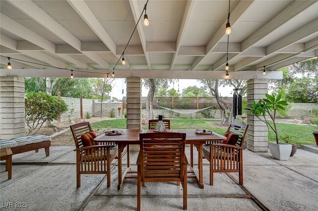 Building Photo - 2400 La Solana Way