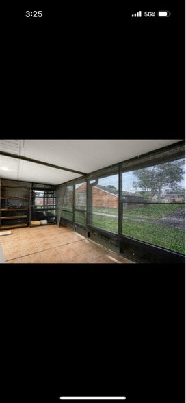 Building Photo - 15 Silver Park Cir