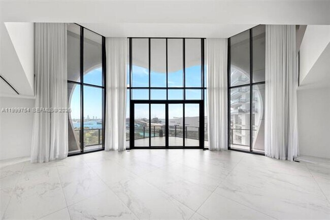 Building Photo - 1000 Biscayne Blvd