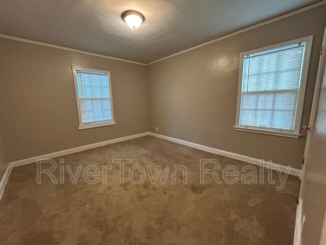Building Photo - 893 Freeman St