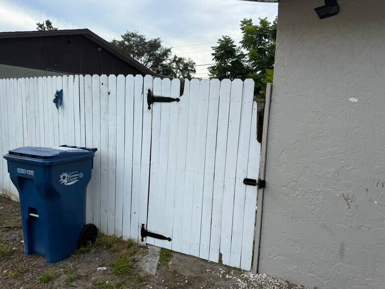 Backyard Entry - 1015 58th Avenue Dr E