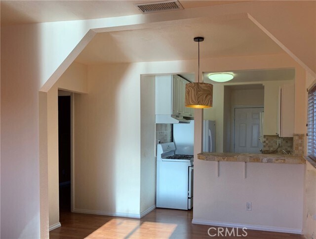 Building Photo - 583 Calle Abronia S