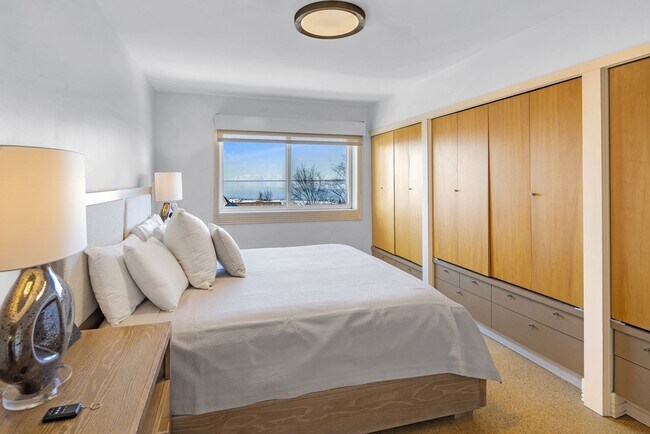 Building Photo - Downtown Anchorage Two Bedroom Two Bath wi...