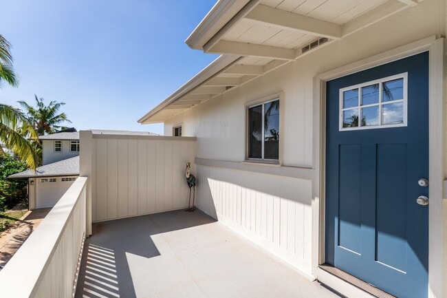 Building Photo - Furnished Luxury Ocean Front Estate in Waianae with Old Hawaii rural setting- 3/5 Luxury, 2 story...