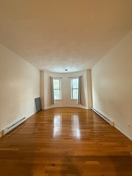 Building Photo - 102 E Brookline St