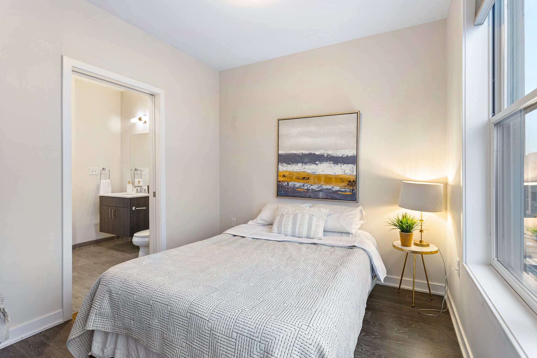 Building Photo - 1350 Maryland Ave NE