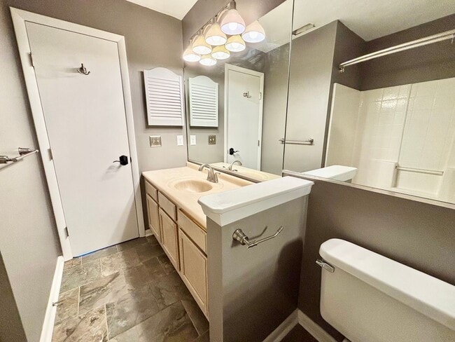 Building Photo - Gorgeous 3-Bedroom Condo in Virginia Beach