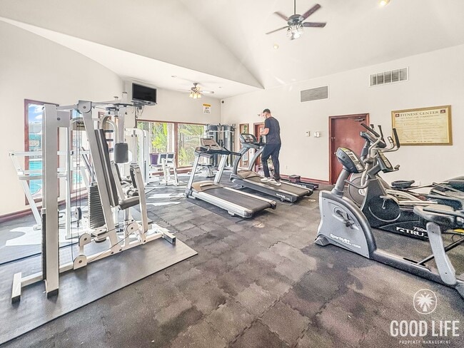 Building Photo - Amazing 2BD/2.5BA condo w/ washer/dryer & ...