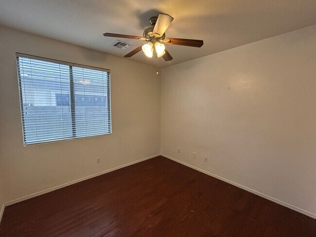 Building Photo - 2202 W Carter Rd