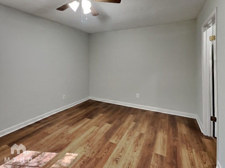 Building Photo - 421 Cabriolet Ct