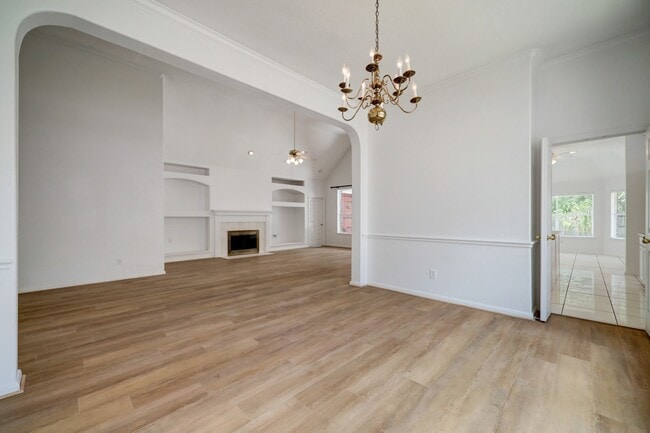 Building Photo - 1807 River Trail