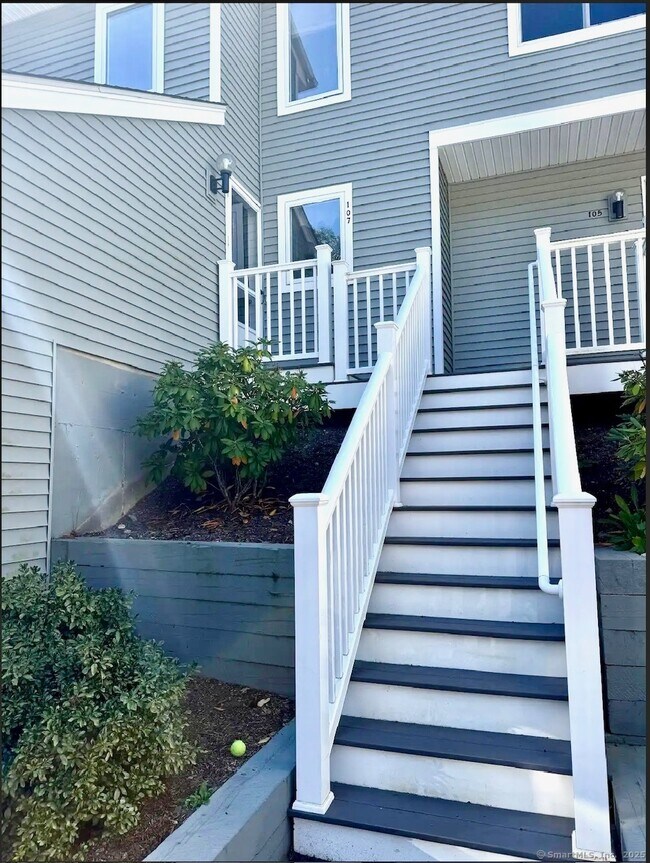 Primary Photo - 107 Glen Dr