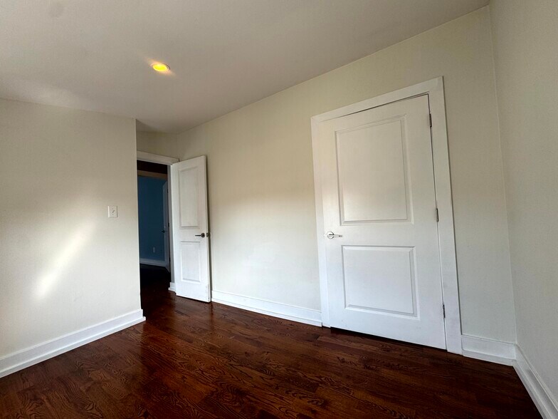 Building Photo - 1415 E Hewson St