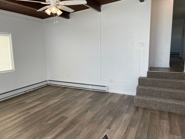 Building Photo - Updated 3 Bed, 1 Bath Upper Unit in Greeley!