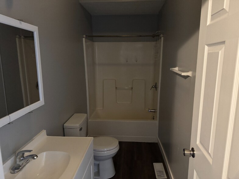 Building Photo - 511 Grant Ave