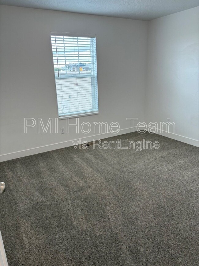 Building Photo - 618 W Cozy Ln