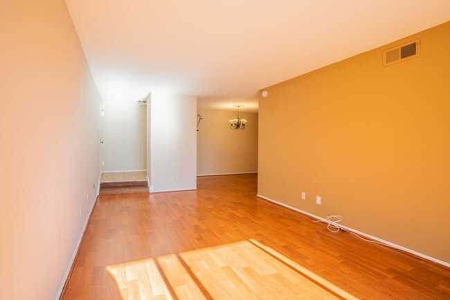 Building Photo - Lovely 2 BR/2 BA Condo in Beltsville!