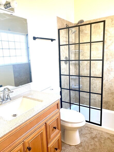 Building Photo - 5785 Kingsbury Pl