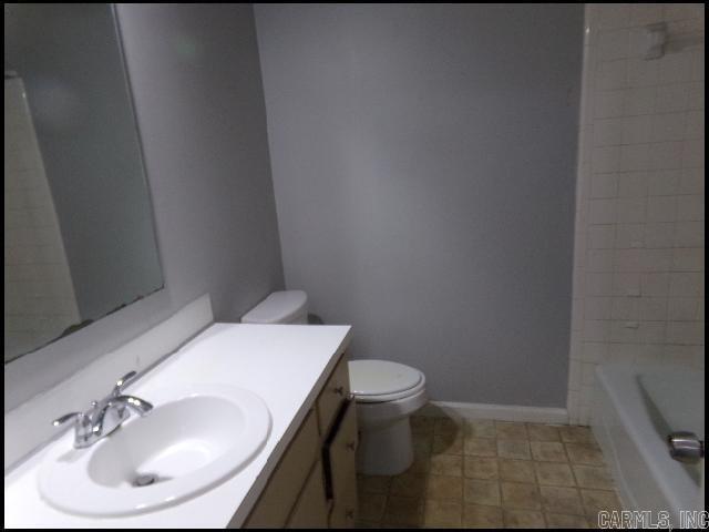 Building Photo - 1805 Sanford Dr
