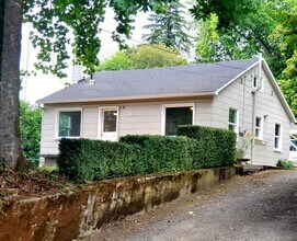 Building Photo - Maplecrest
