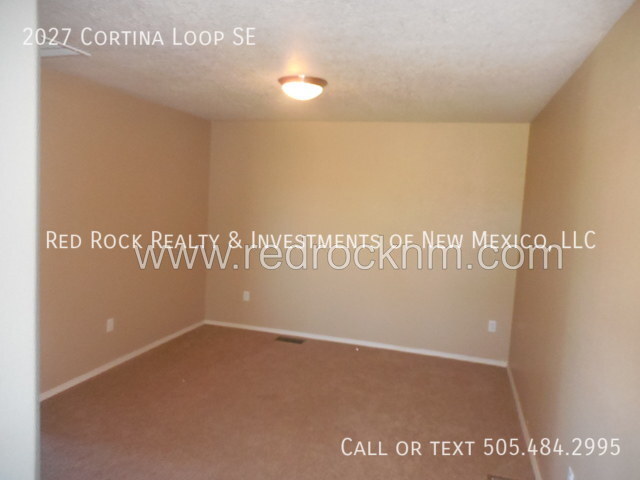 Building Photo - 2BR+Loft/2.5BTH Townhome in Gated Cabezon ...