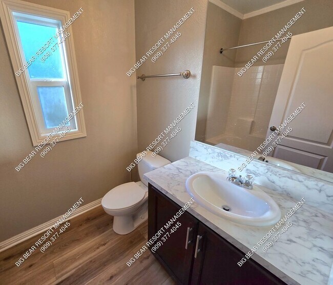 Building Photo - 305 W Sherwood Blvd