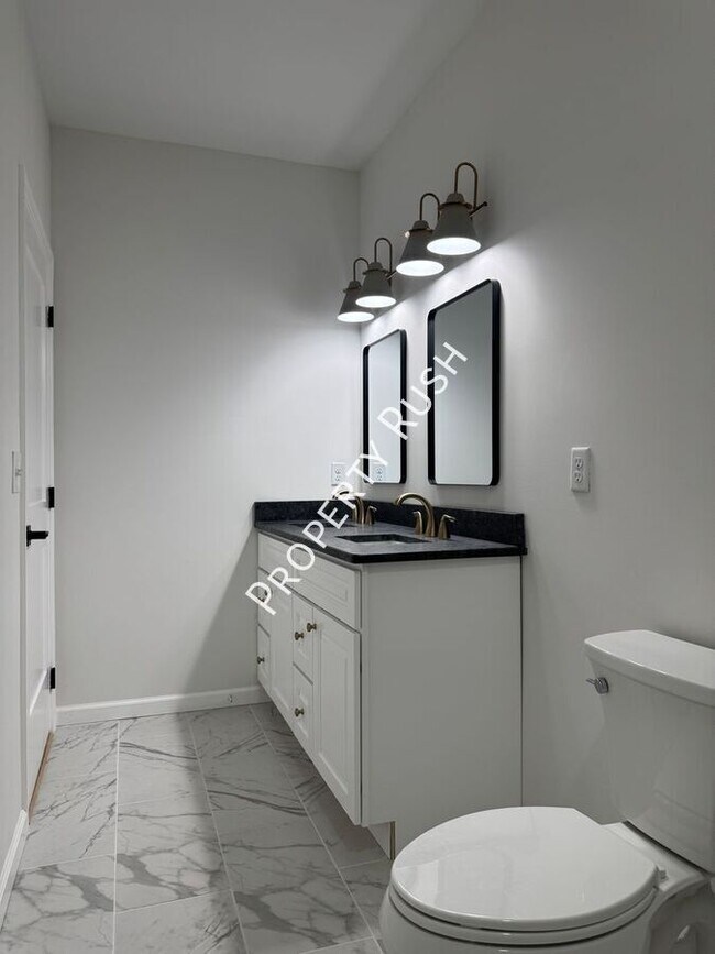 Building Photo - 1852 Wilberforce St