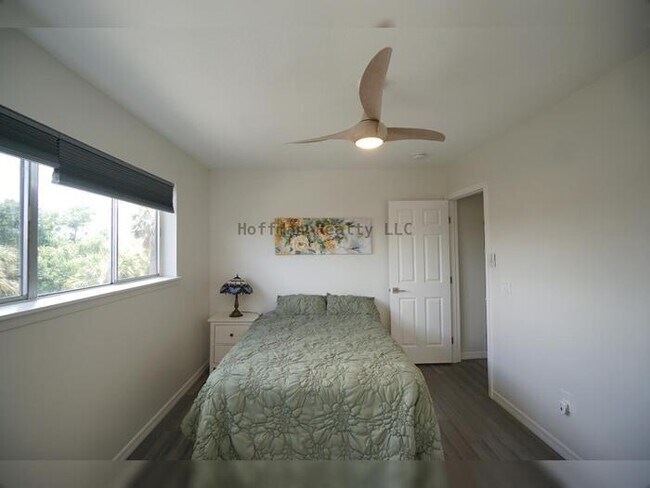 Building Photo - Waterfront 2BR Condo with Private Garage and Water Views in Tampa