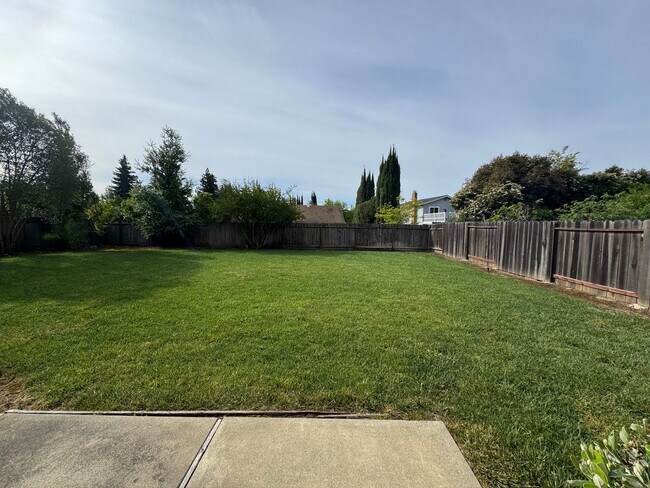 Building Photo - Coming Soon - Beautifully remodeled 5 bed/ 2.5 bath with huge backyard