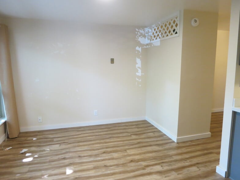 Building Photo - 5620 University Way NE