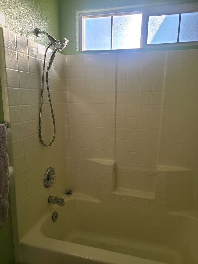 Building Photo - Amazing Hesperia Home