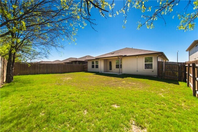 Building Photo - 708 Pinnacle Dr