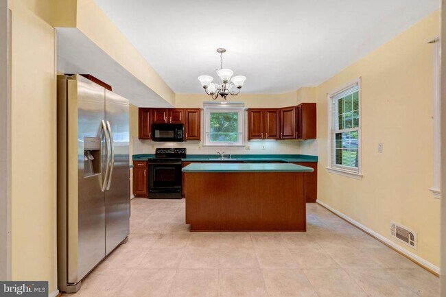Building Photo - 8916 Braeburn Dr