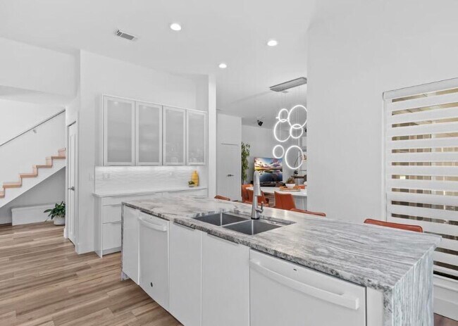 Building Photo - 24 Captiva Cir